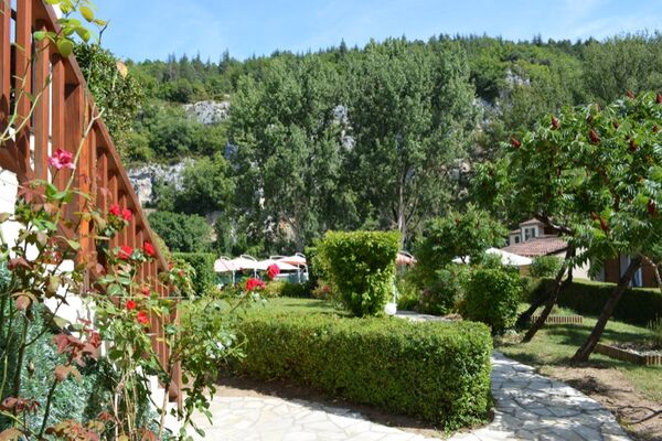 Hôtel les Falaises à Bouziès