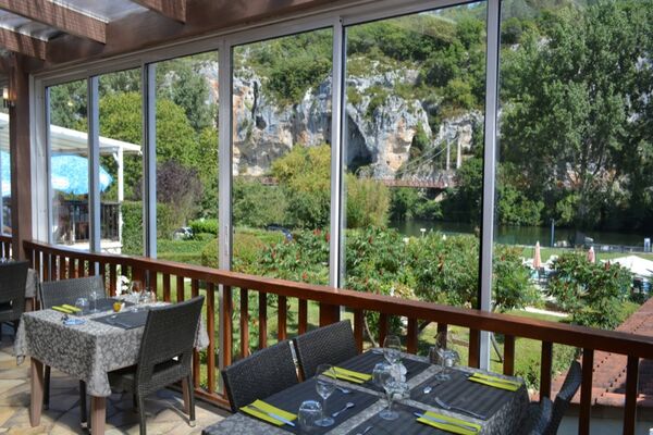 Hôtel Restaurant les Falaises à Bouziès