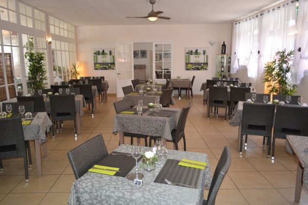 Hôtel les Falaises à Bouziès