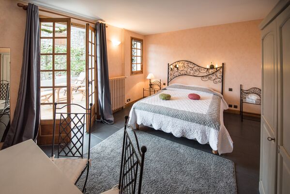 une chambre avec terrasse privative