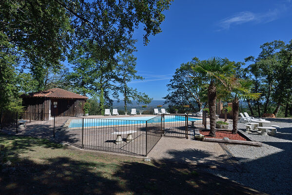 PISCINE 5X12 M CLOTUREE
