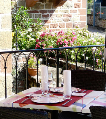 Déjeuner en terrasse - La Bastidie - Noailhac