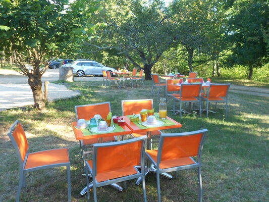 Domaines des Calosses_Petit déjeuner_Extérieur