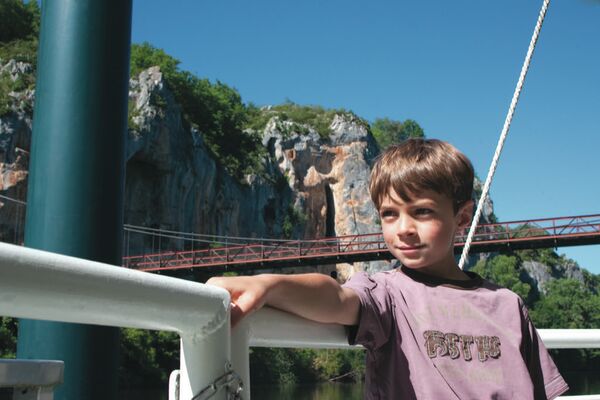 Enfant horizon © Les CROISIERES de Saint Cirq Lapopie