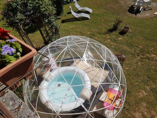 Fred & Jules-Beaulieu-spa dans sa bulle