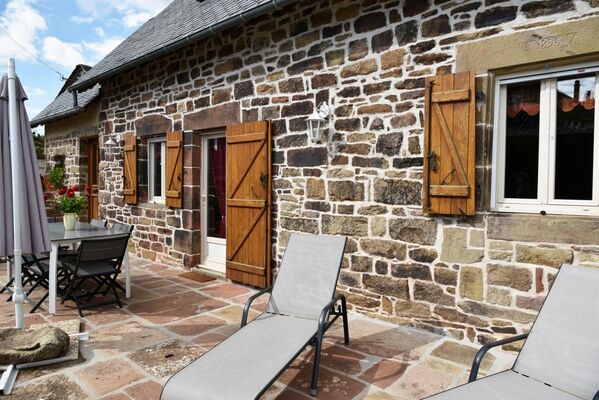 GîteCHANEL-Lagleygeolle_terrasse