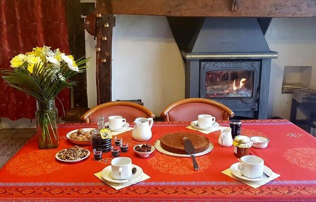 GiteDuMalefarge-Monceaux_petitDejeuner