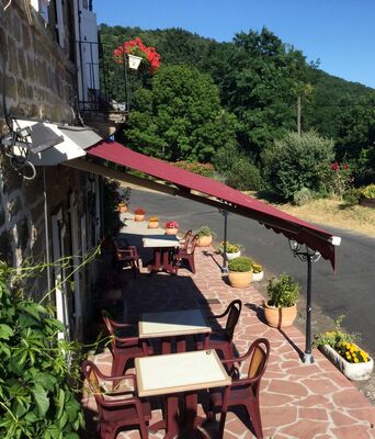 GîteFamilial-terrasse2-MmeVIGUIER_Noailhac