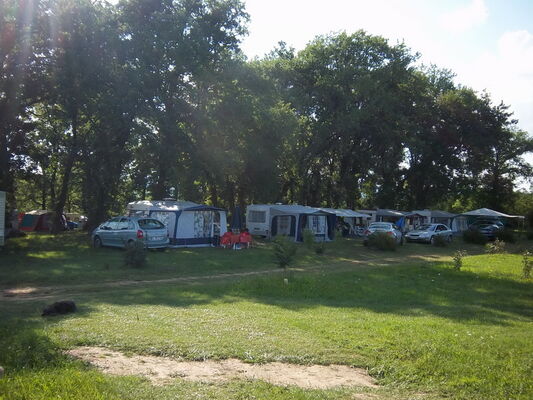 Camping Les Chênes Clairs