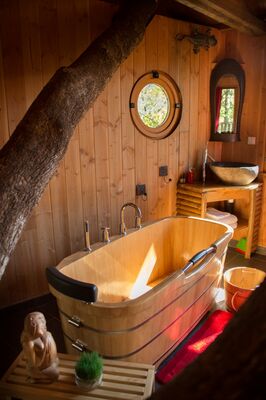 HetreSousLeCharme-StMartialEntraygues_baignoire