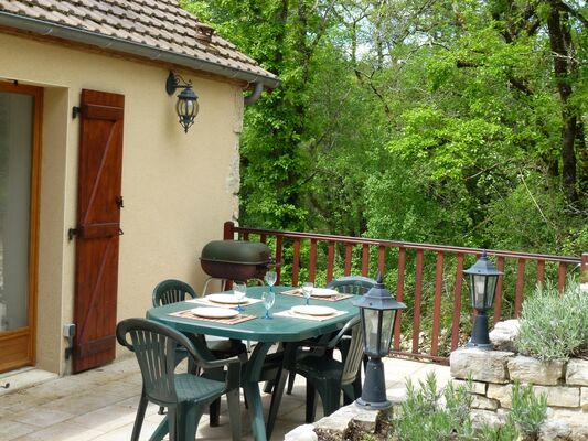 Holman - Patio Dining