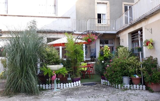 Hôtel Maury_Saint-Céré_terrasse cour