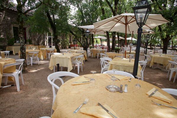 Hotel le Chateau-Rocamadour-TERRASSE RESTAURANT jour