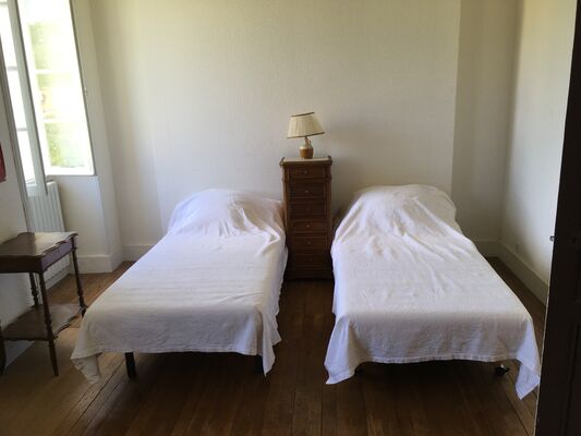 Grande chambre (2 lits 90 jumelables)