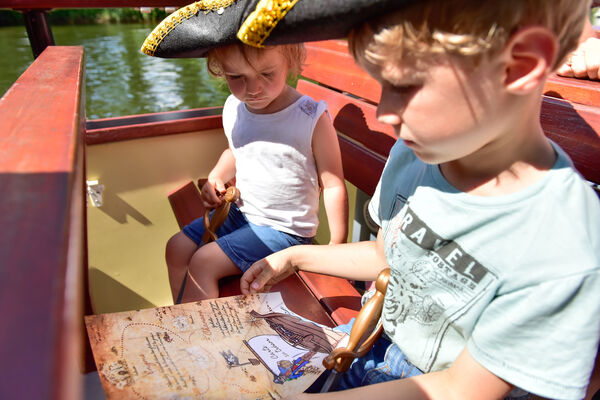 La "Croisière Pirate" - lecture de la carte au trésor_15 © Lot Tourisme - C. ORY