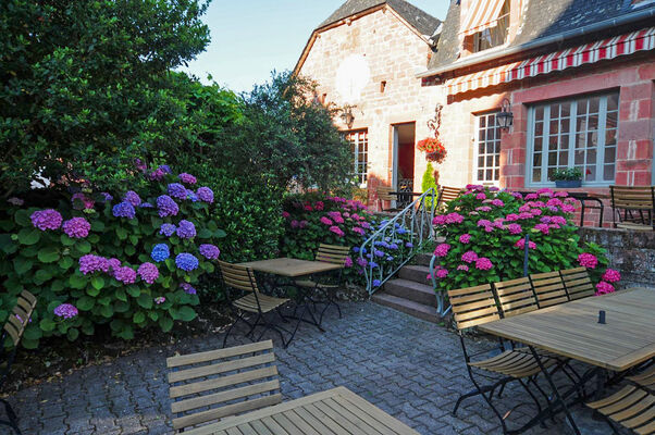La terrasse - 3- Relais Saint Jacques - Collonges-la-Rouge