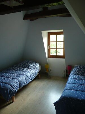 La Mérelle Chambre sous toit en lauzes.jpg