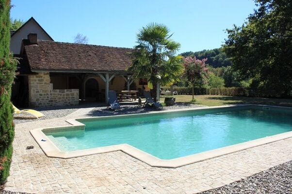 LaMajorieBasse-Altillac_piscineEtJardin