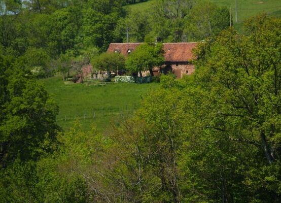 LeRouchil-Tudeils_dans son écrin de verdure