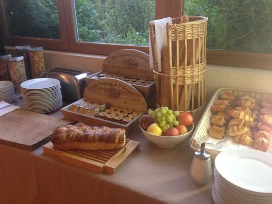 le buffet petit déjeuner du domaine les falaises