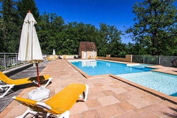 la piscine du domaine les falaises