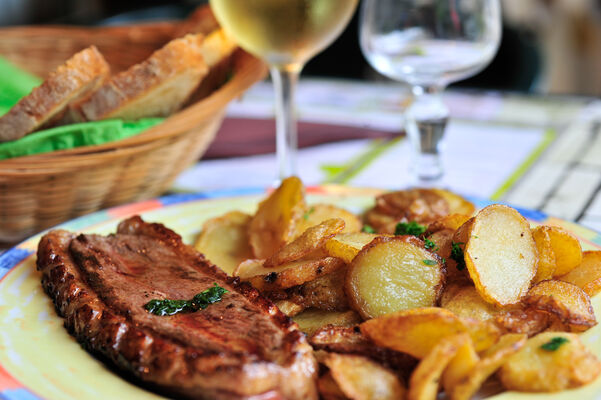 Magret de canard accompagné de ses pommes de terre à la poêle._10 © Lot Tourisme - C. ORY