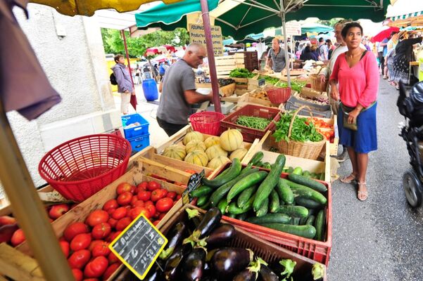 Marché de Prayssac - Etal du GAEC de la Treille - © Lot Tourisme - C. ORY -001