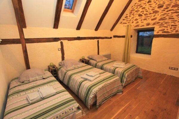 MeubléDUVINAGE-LaChapelleStGeraud_chambre4