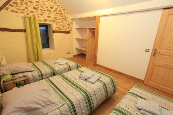 MeubléDUVINAGE-LaChapelleStGeraud_chambre4bis