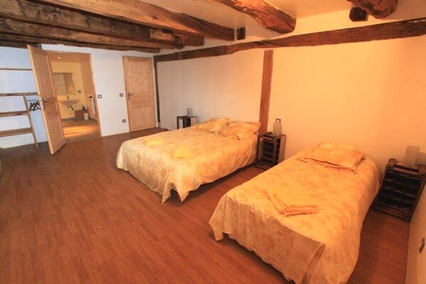 MeubléDUVINAGE-LaChapelleStGeraud_chambre5sdb