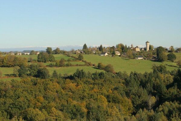 MeubléDUVINAGE-LaChapelleStGeraud_vueMontDuCantal