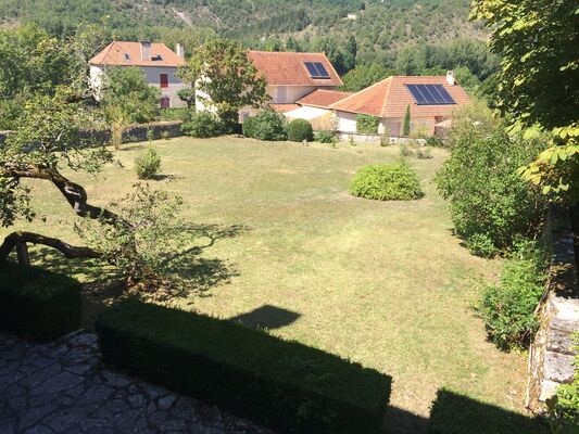 Le jardin et la grande terrasse