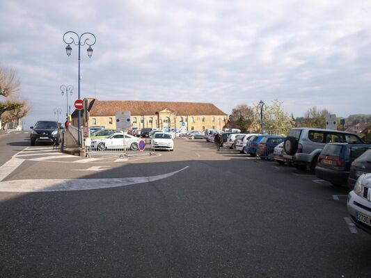 Parking Poste Gourdon