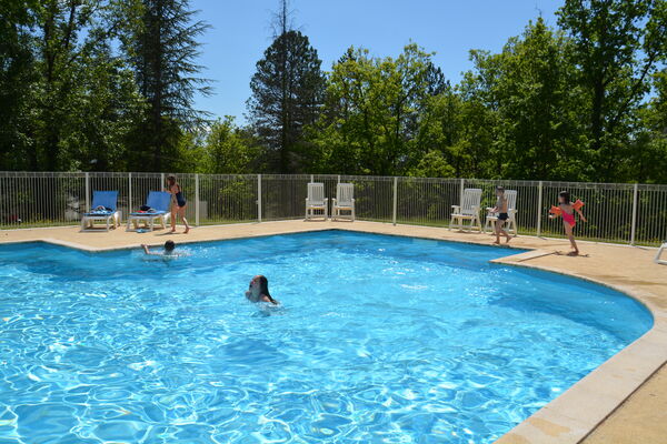 Piscine_Village Vacances Les Bois de Prayssac ©Les Bois de Prayssac