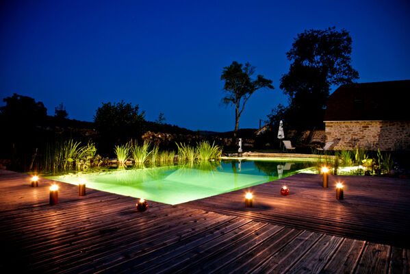 Piscine naturelle de nuit © Hameau du Quercy -003