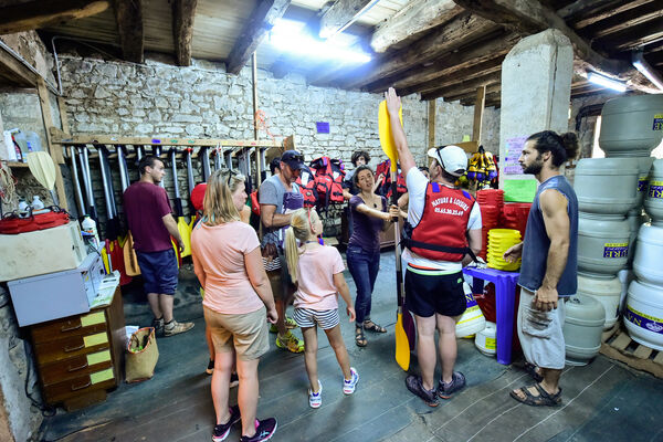 Remise des équipements - base nautique Nature et Loisirs_04 © Lot Tourisme - C. ORY