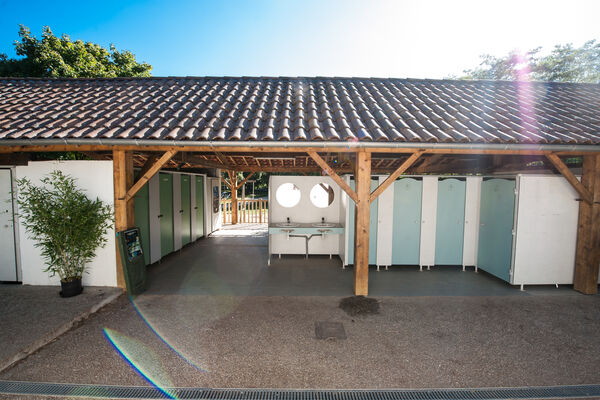 Sanitaires - Camping du Port à Creysse_12 © Lot Tourisme - C. ORY