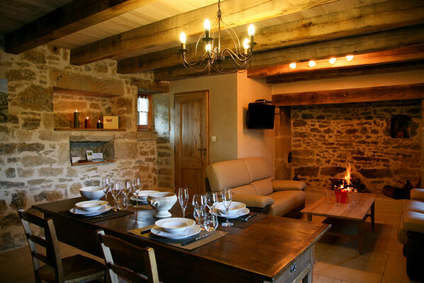 Salle à manger - Gîte "L'esprit des Pierres" - © Hameau du Quercy -005