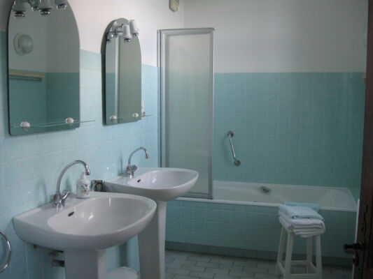 Salle de bain - bas - Le Pradel - Monceaux-sur-Dordogne