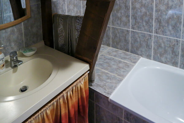 Salle de bain chambre l'Été Indien - le Bout du Roc Alvignac_07_