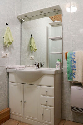 Salle de bain chambre primevère - le Bout du Roc Alvignac_05_