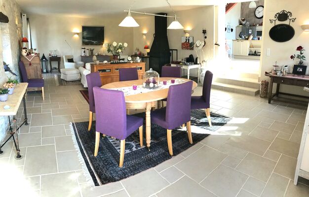 Salon-salle a manger Domaine Cote Granges