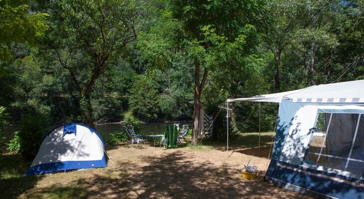 Soleil d Oc - monceaux-sur-Dordogne - Emplacement camping bord de Dordogne