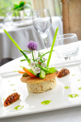 Suprême de volaille en rillettes, tartine pain et côpeaux de légumes - restaurant Le Beau Site_01 © D. Nakache
