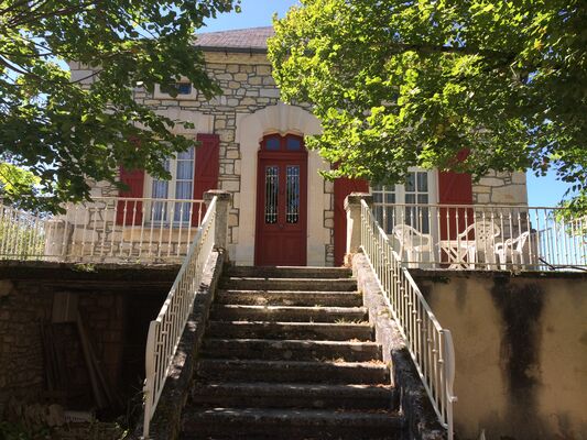 Escalier et petite terrasse