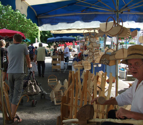 Un artisan sur le marché de Gramat
