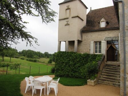 au pied du pigeonnier