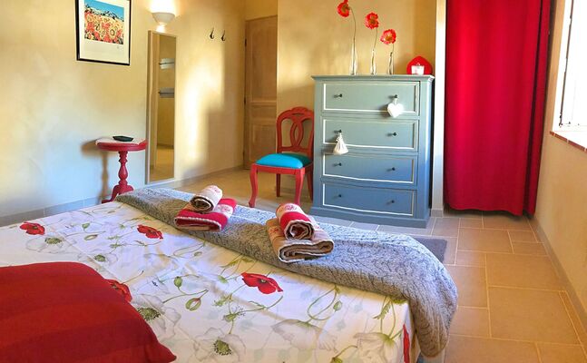 Chambre Coquelicots, située à l'étage