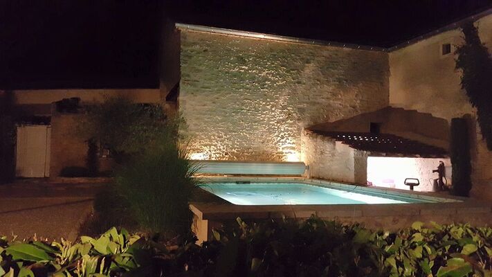 closjeanine-piscine-nuit