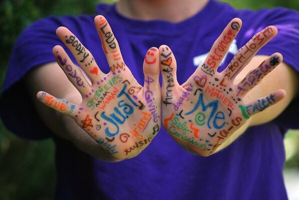 hands-423794_1280©pixabay